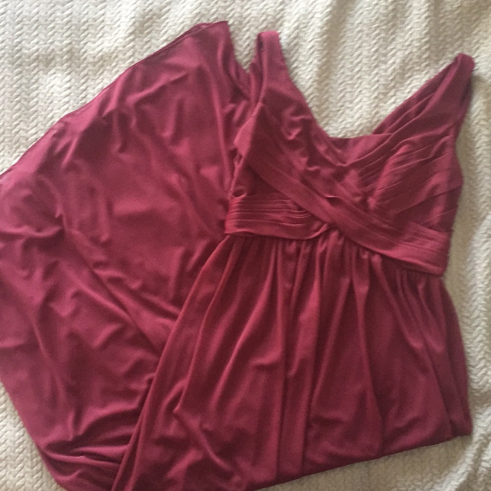 Maroon formal dress 💕